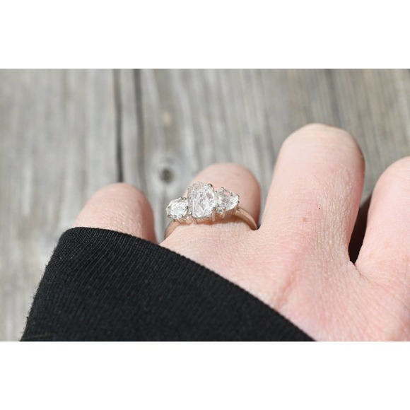 alternative raw diamond engagement ring raw crystal size 4 5 6 7 8 8 9 1… - Picture 3 of 3